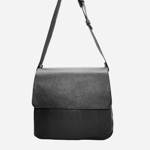 Сумка планшет через плече жіноча з натуральної шкіри середня ARTiS Bags 955 4620 Чорна (6501013728) 955 4620 фото