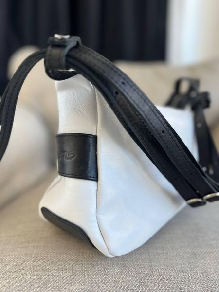 Сумка багет натуральная кожа средняя белая с черным ARTiS Bags 1820 5113-4620 1820 5113-4620 фото